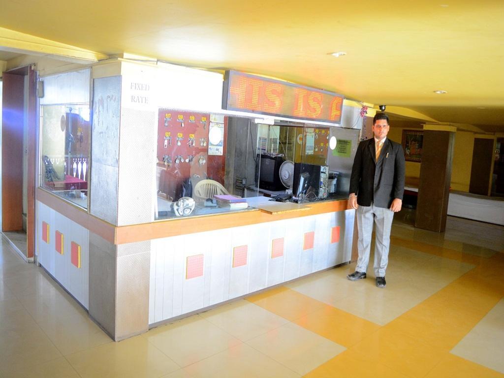Hotel Nyay Mandir Bharuch Экстерьер фото