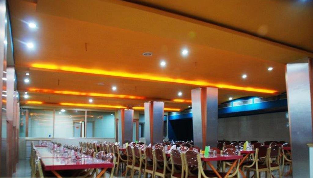 Hotel Nyay Mandir Bharuch Экстерьер фото